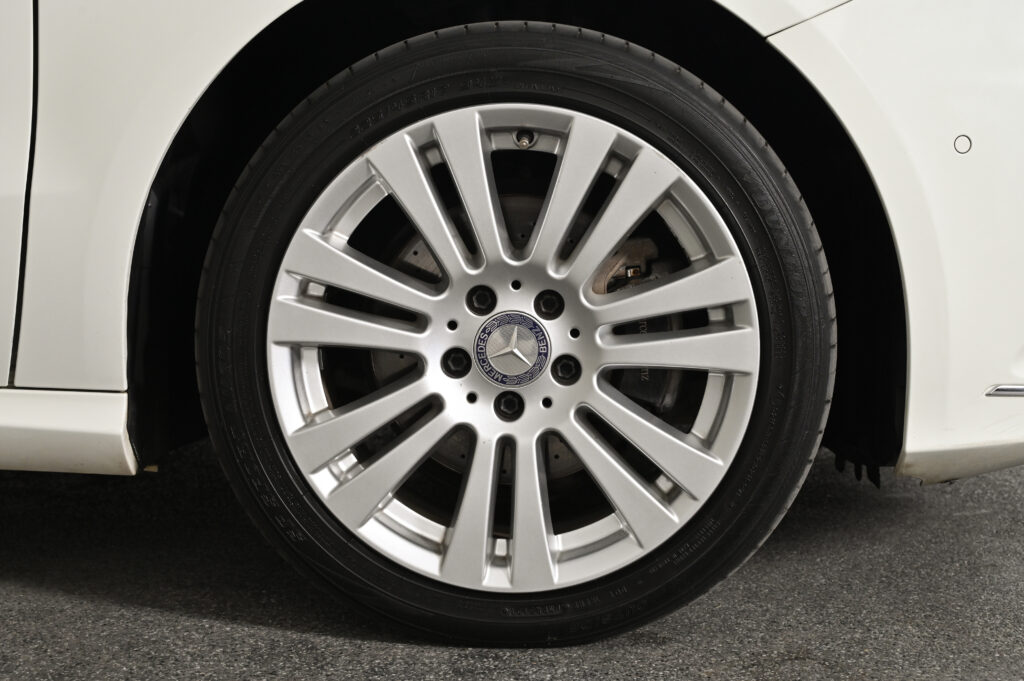 Benz B180 Blue Efficiency Sport Tourer W246 สีขาว CALCITE WHITE รถบ้านมือเดียวไม่มีอุบัติเหตุครับ