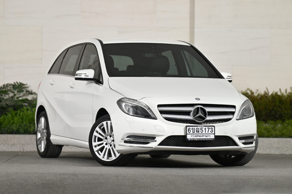 Benz B180 Blue Efficiency Sport Tourer W246 สีขาว CALCITE WHITE รถบ้านมือเดียวไม่มีอุบัติเหตุครับ
