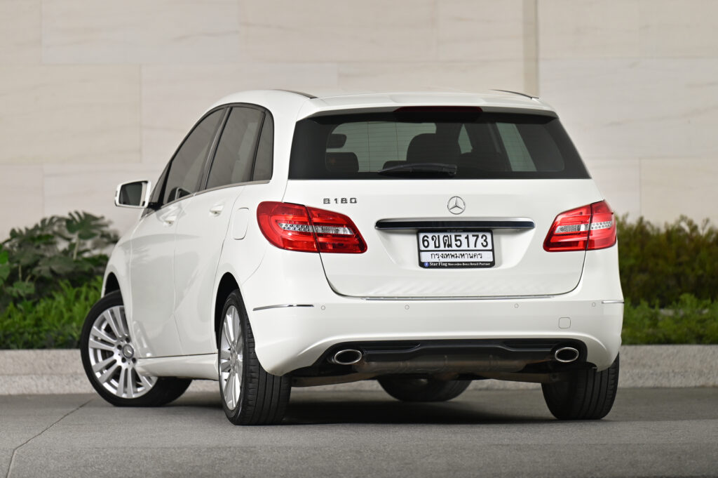 Benz B180 Blue Efficiency Sport Tourer W246 สีขาว CALCITE WHITE รถบ้านมือเดียวไม่มีอุบัติเหตุครับ