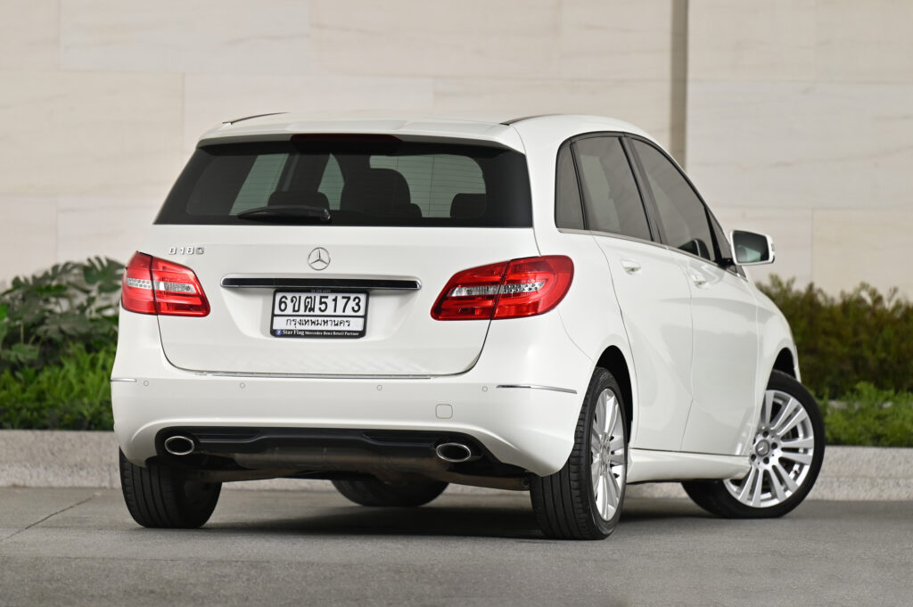 Benz B180 Blue Efficiency Sport Tourer W246 สีขาว CALCITE WHITE รถบ้านมือเดียวไม่มีอุบัติเหตุครับ