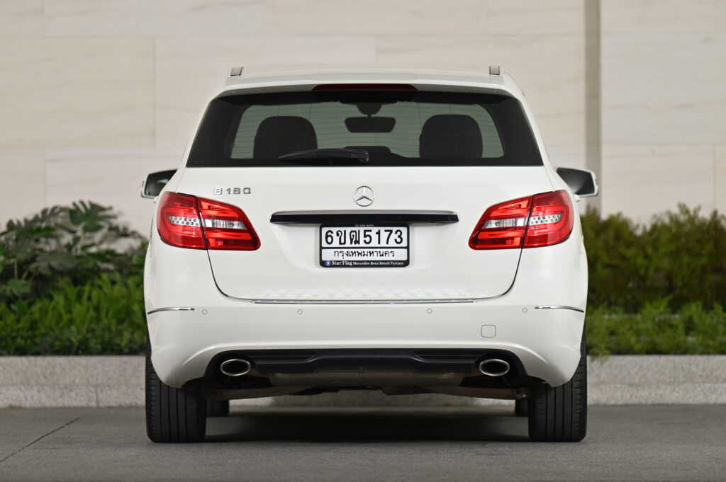 Benz B180 Blue Efficiency Sport Tourer W246 สีขาว CALCITE WHITE รถบ้านมือเดียวไม่มีอุบัติเหตุครับ