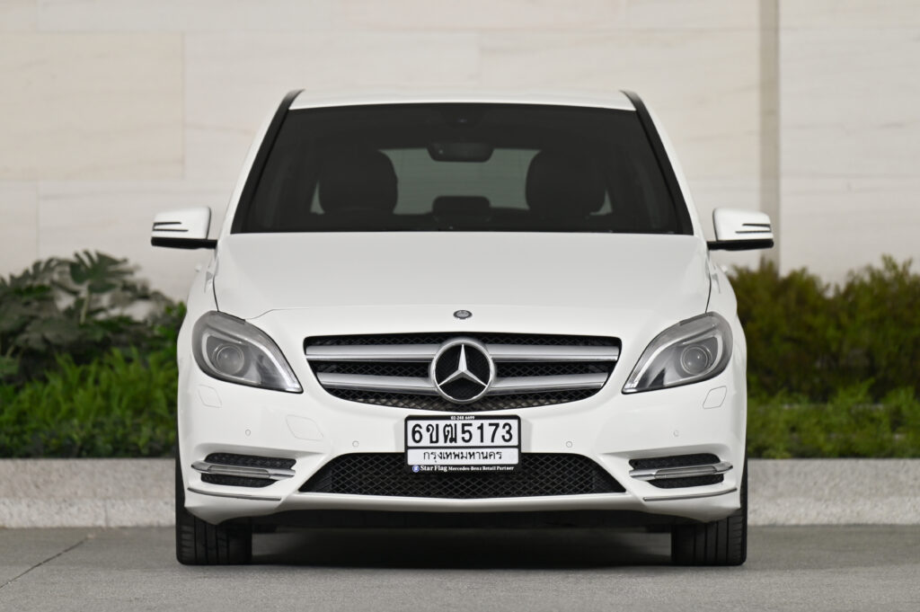 Benz B180 Blue Efficiency Sport Tourer W246 สีขาว CALCITE WHITE รถบ้านมือเดียวไม่มีอุบัติเหตุครับ