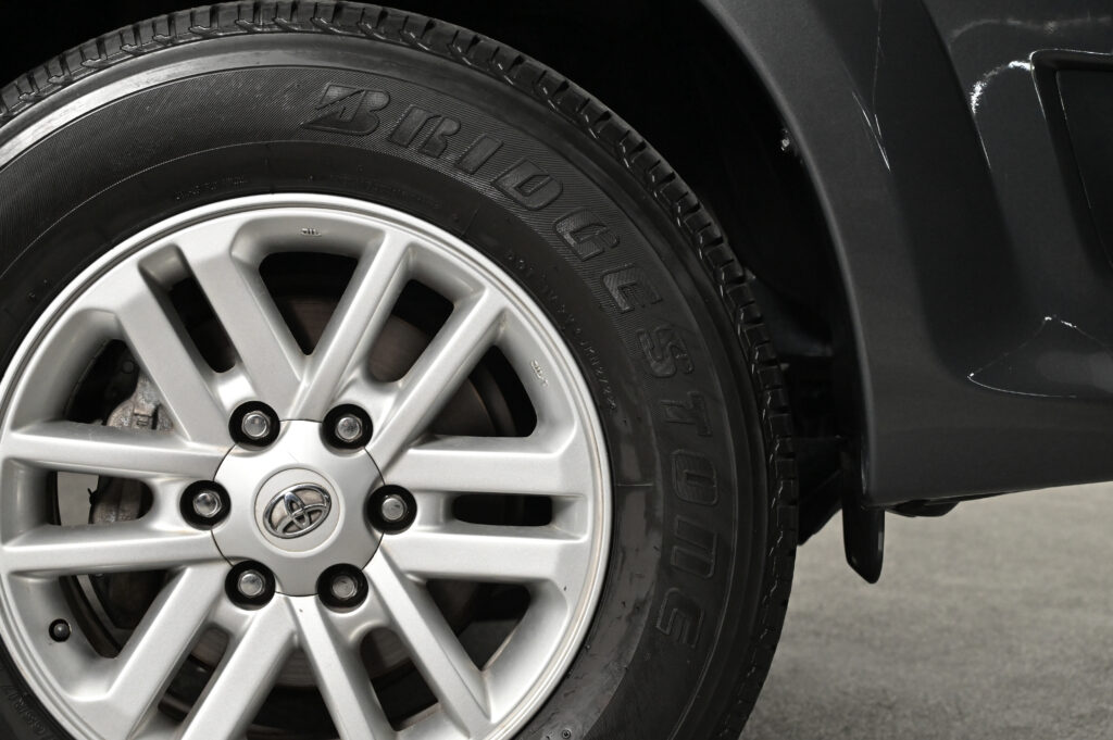 72,219 km Fortuner Champ 3.0V เครื่องยนต์ดีเซลเลขไมล์น้อยที่คุณๆชื่นชอบ รถบ้านสวยมากสภาพดีเยี่ยมครับ