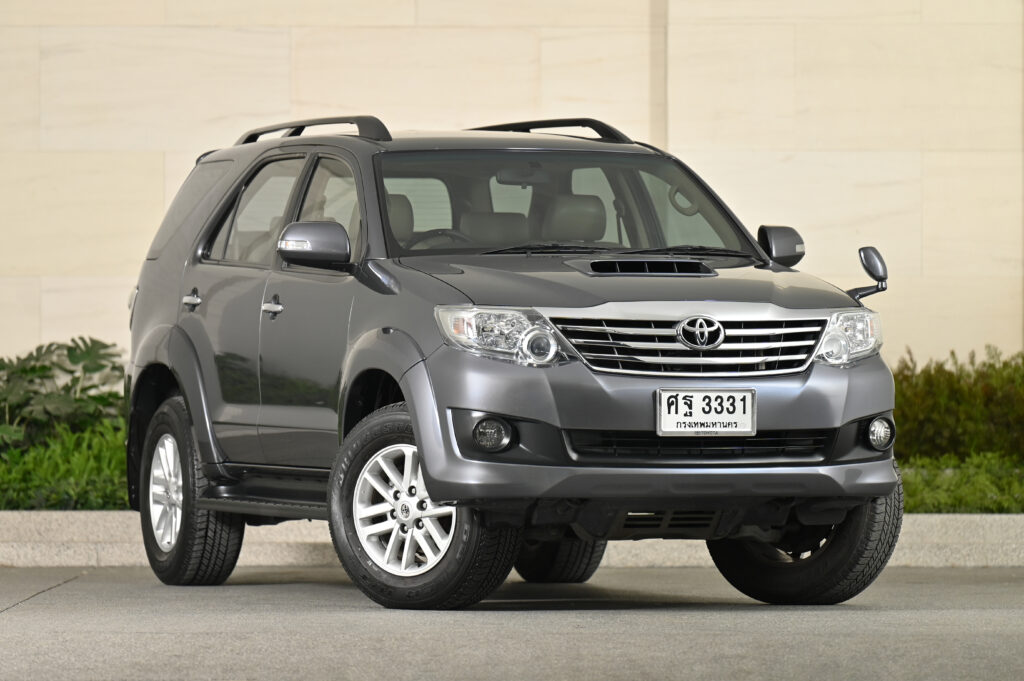 72,219 km Fortuner Champ 3.0V เครื่องยนต์ดีเซลเลขไมล์น้อยที่คุณๆชื่นชอบ รถบ้านสวยมากสภาพดีเยี่ยมครับ