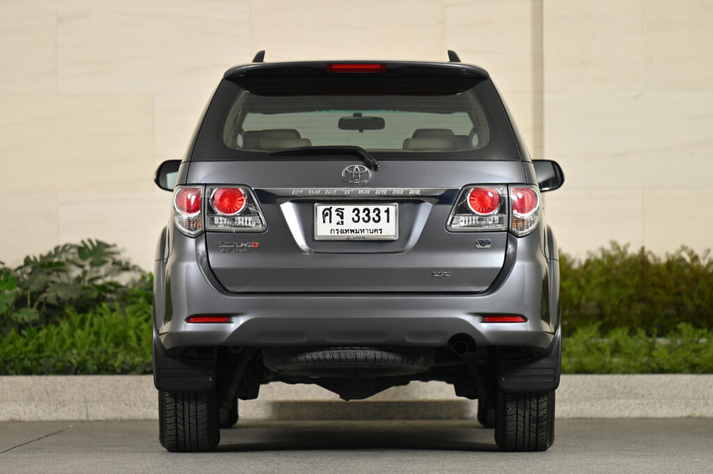 72,219 km Fortuner Champ 3.0V เครื่องยนต์ดีเซลเลขไมล์น้อยที่คุณๆชื่นชอบ รถบ้านสวยมากสภาพดีเยี่ยมครับ