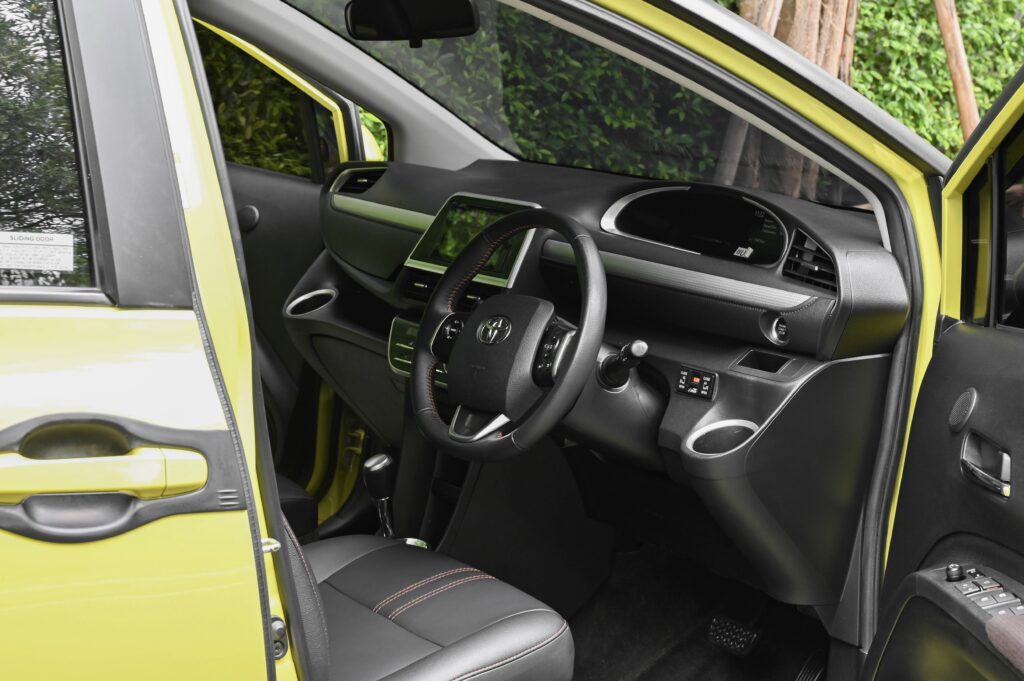 66,890 km Sienta 1.5V รุ่น TOP สีเขียว Citrus Mica Metallic สวยมากๆ รถบ้านมือเดียวสภาพดีเยี่ยมครับ