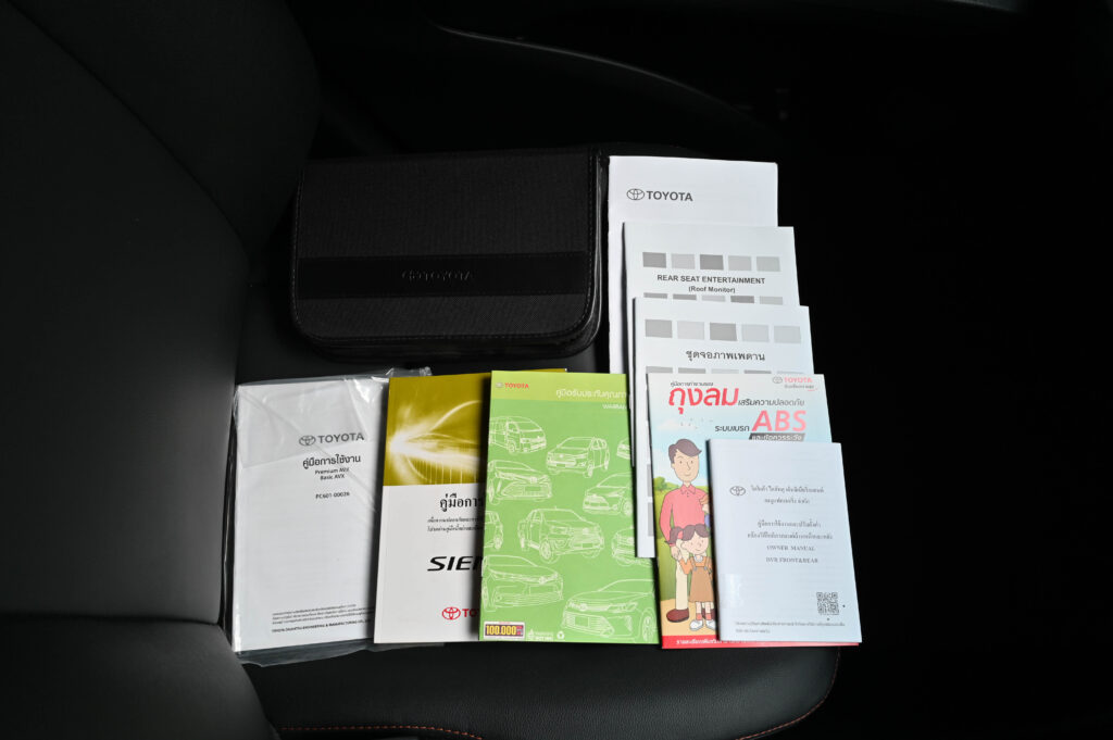 66,890 km Sienta 1.5V รุ่น TOP สีเขียว Citrus Mica Metallic สวยมากๆ รถบ้านมือเดียวสภาพดีเยี่ยมครับ