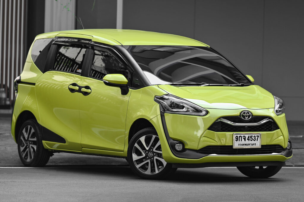 66,890 km Sienta 1.5V รุ่น TOP สีเขียว Citrus Mica Metallic สวยมากๆ รถบ้านมือเดียวสภาพดีเยี่ยมครับ