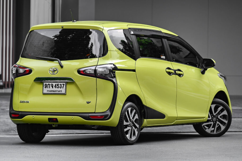 66,890 km Sienta 1.5V รุ่น TOP สีเขียว Citrus Mica Metallic สวยมากๆ รถบ้านมือเดียวสภาพดีเยี่ยมครับ
