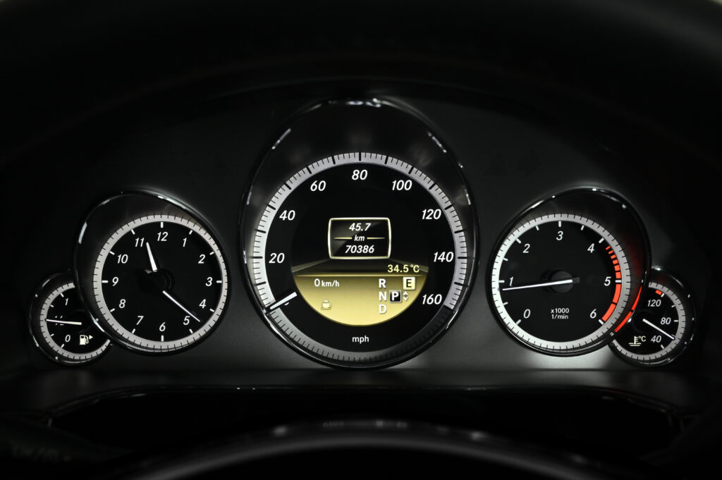 70,386 km BENZ W212 E250 CDI AMG SPORTS PACKAGE เกียร์คอพวงมาลัย 7 SPEED ที่คุณๆชื่นชอบครับ