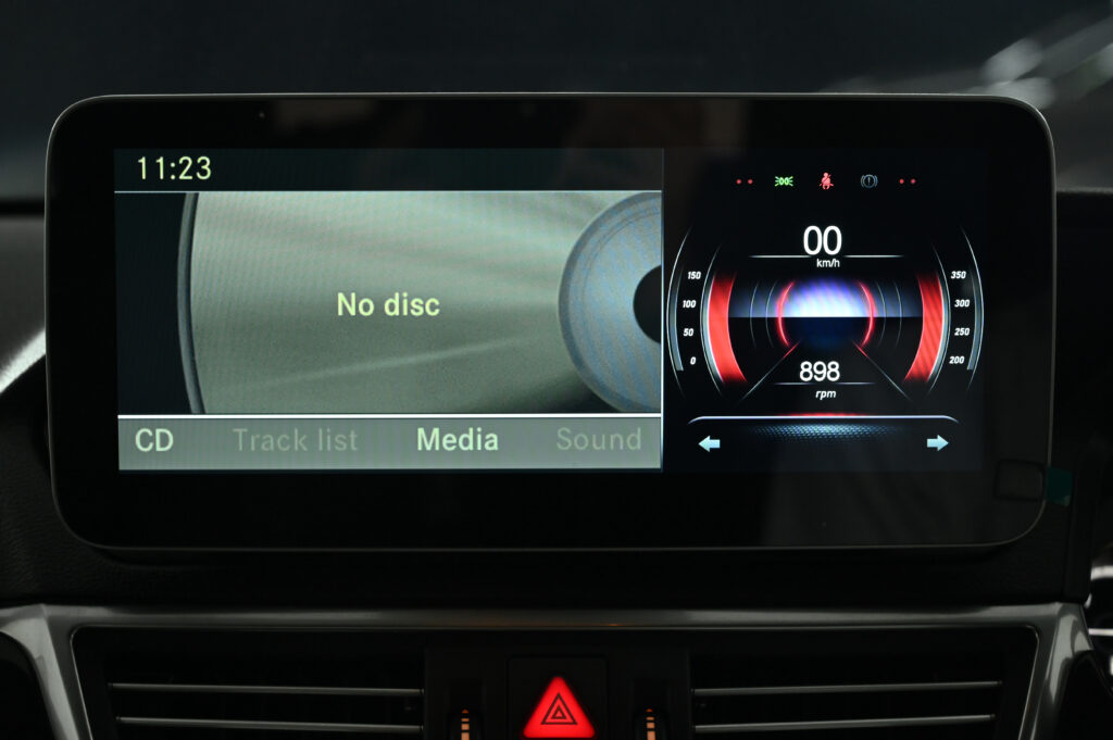 70,386 km BENZ W212 E250 CDI AMG SPORTS PACKAGE เกียร์คอพวงมาลัย 7 SPEED ที่คุณๆชื่นชอบครับ