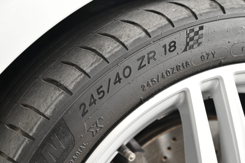 70,386 km BENZ W212 E250 CDI AMG SPORTS PACKAGE เกียร์คอพวงมาลัย 7 SPEED ที่คุณๆชื่นชอบครับ