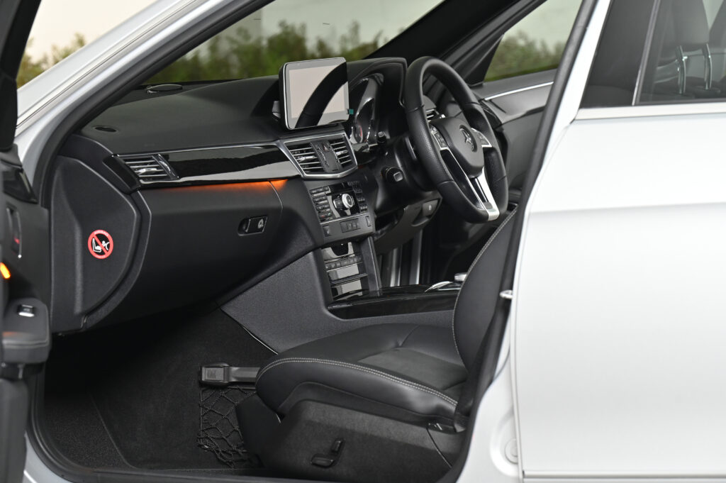 70,386 km BENZ W212 E250 CDI AMG SPORTS PACKAGE เกียร์คอพวงมาลัย 7 SPEED ที่คุณๆชื่นชอบครับ