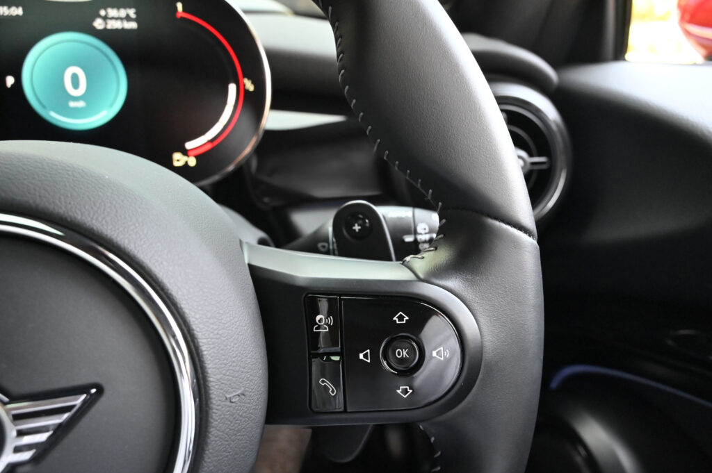 10,861 km MINI John Cooper Works ปี 2023 ขายดาวน์ 600,000 เปลี่ยนสัญญาผ่อนต่อหรือซื้อสดก็ได้เช่นกัน