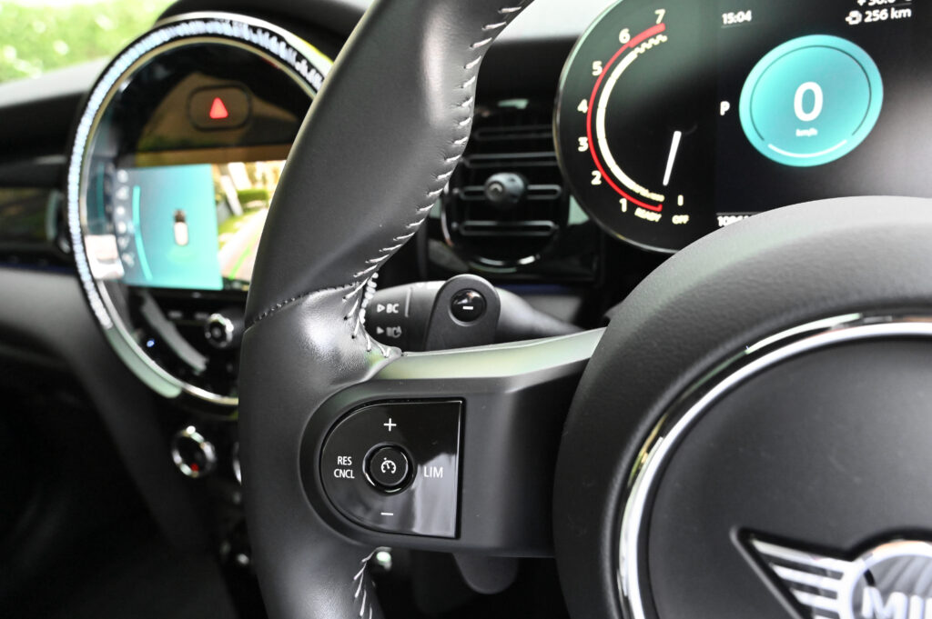 10,861 km MINI John Cooper Works ปี 2023 ขายดาวน์ 600,000 เปลี่ยนสัญญาผ่อนต่อหรือซื้อสดก็ได้เช่นกัน