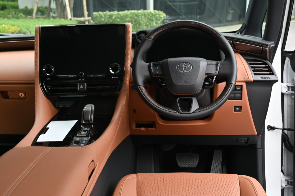 ขายรถใหม่ศูนย์โตโยต้า Alphard HEV Luxury รุ่น Top ยังไม่จดทะเบียน เบาะ Executive Lounge สีน้ำตาล