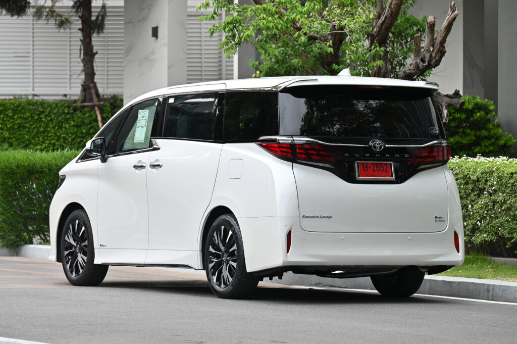 ขายรถใหม่ศูนย์โตโยต้า Alphard HEV Luxury รุ่น Top ยังไม่จดทะเบียน เบาะ Executive Lounge สีน้ำตาล