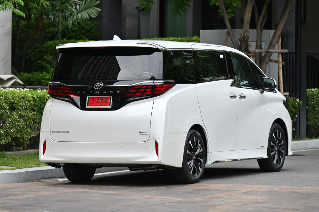 ขายรถใหม่ศูนย์โตโยต้า Alphard HEV Luxury รุ่น Top ยังไม่จดทะเบียน เบาะ Executive Lounge สีน้ำตาล