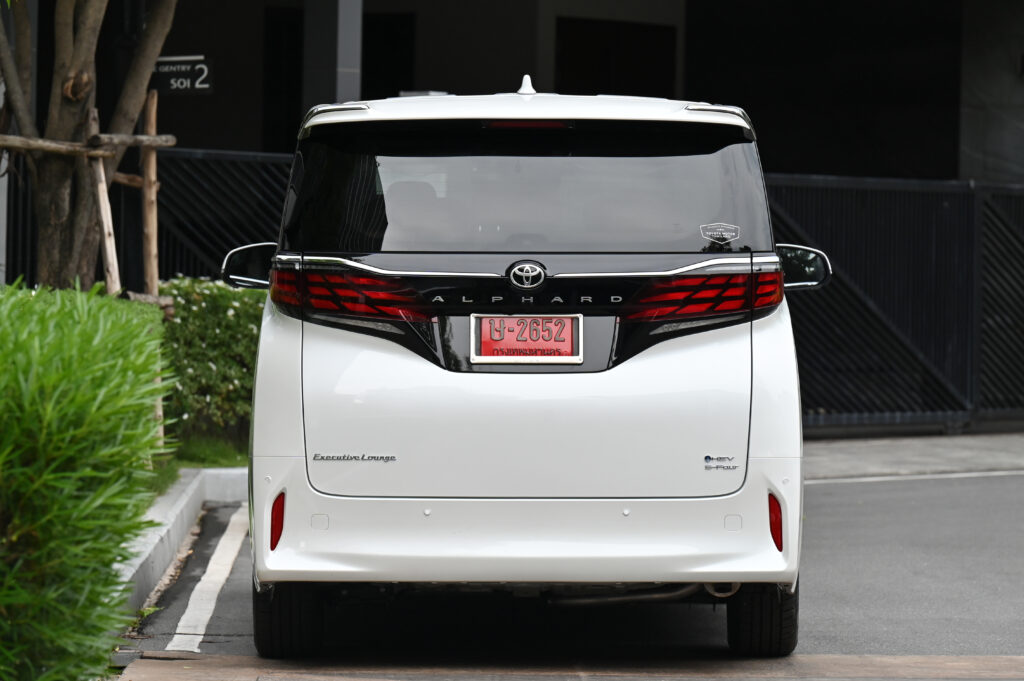 ขายรถใหม่ศูนย์โตโยต้า Alphard HEV Luxury รุ่น Top ยังไม่จดทะเบียน เบาะ Executive Lounge สีน้ำตาล