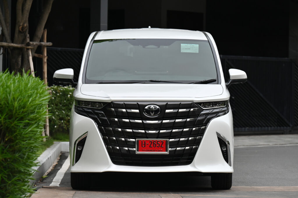 ขายรถใหม่ศูนย์โตโยต้า Alphard HEV Luxury รุ่น Top ยังไม่จดทะเบียน เบาะ Executive Lounge สีน้ำตาล