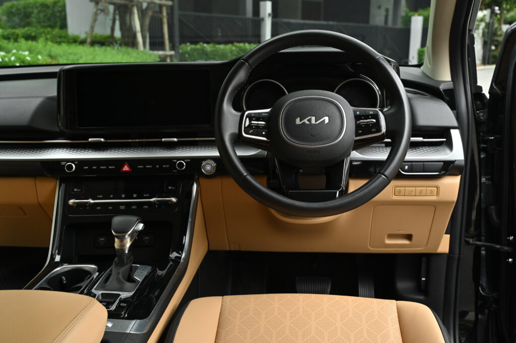 KIA CARNIVAL ดีเซล 2.2 EX 8AT ปี 2022 โลโก้ใหม่ 11 ที่นั่ง มีประวัติศูนย์ ขับดีมาก ไม่มีอุบัติเหตุ
