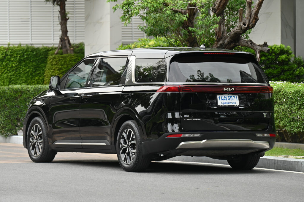 KIA CARNIVAL ดีเซล 2.2 EX 8AT ปี 2022 โลโก้ใหม่ 11 ที่นั่ง มีประวัติศูนย์ ขับดีมาก ไม่มีอุบัติเหตุ