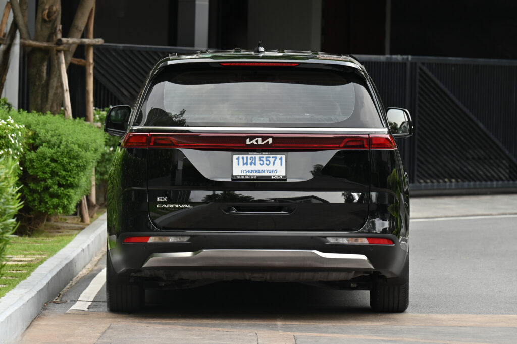 KIA CARNIVAL ดีเซล 2.2 EX 8AT ปี 2022 โลโก้ใหม่ 11 ที่นั่ง มีประวัติศูนย์ ขับดีมาก ไม่มีอุบัติเหตุ