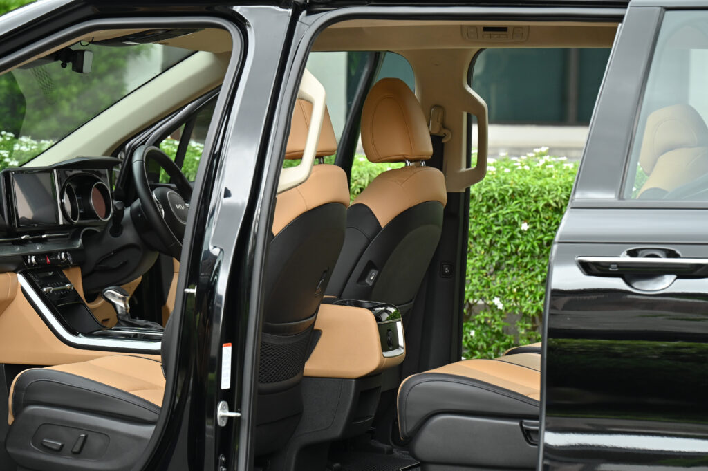 KIA CARNIVAL ดีเซล 2.2 EX 8AT ปี 2022 โลโก้ใหม่ 11 ที่นั่ง มีประวัติศูนย์ ขับดีมาก ไม่มีอุบัติเหตุ