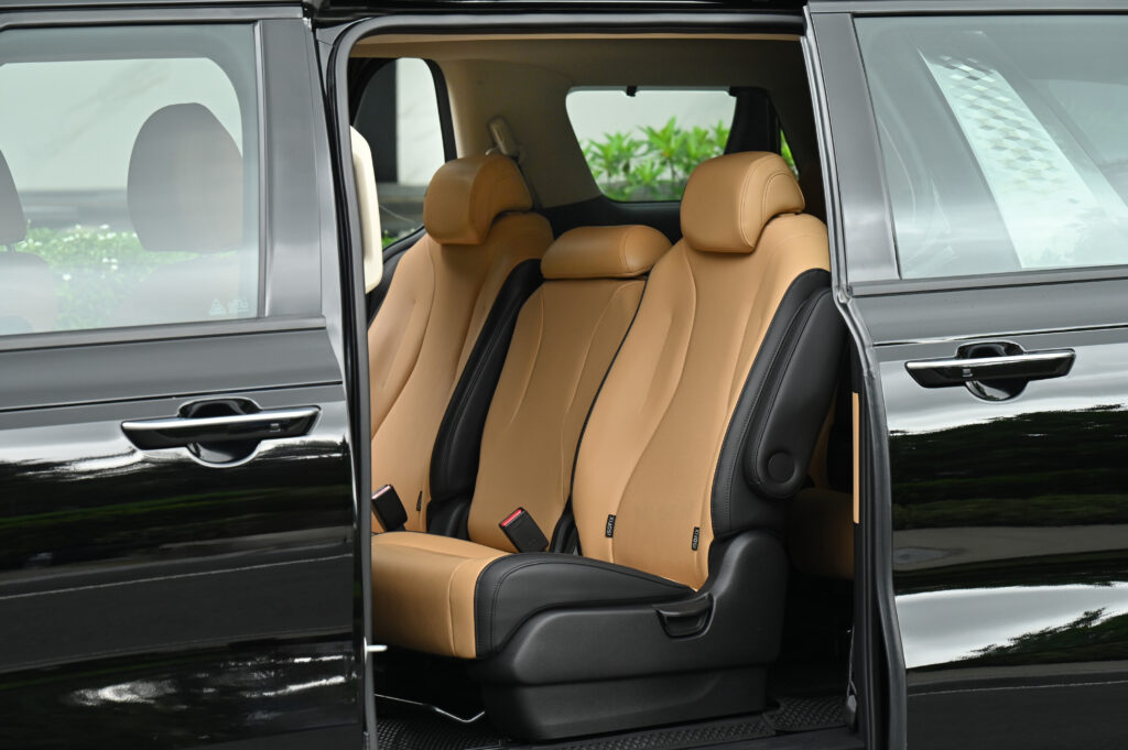 KIA CARNIVAL ดีเซล 2.2 EX 8AT ปี 2022 โลโก้ใหม่ 11 ที่นั่ง มีประวัติศูนย์ ขับดีมาก ไม่มีอุบัติเหตุ