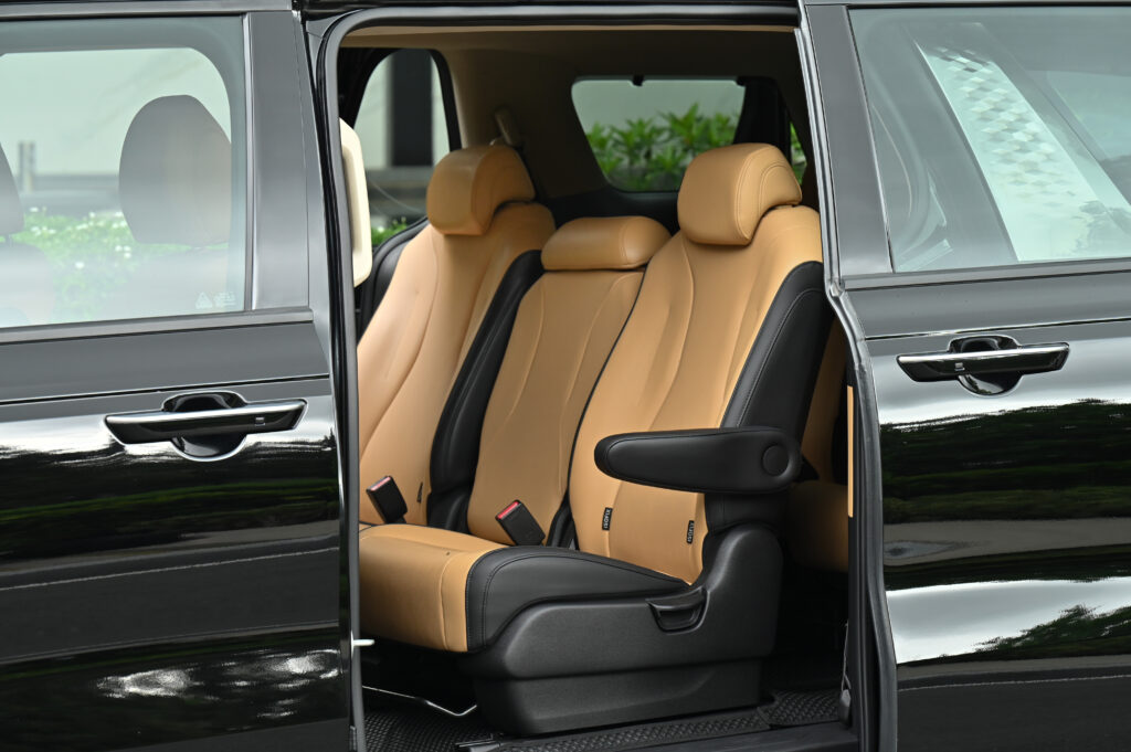 KIA CARNIVAL ดีเซล 2.2 EX 8AT ปี 2022 โลโก้ใหม่ 11 ที่นั่ง มีประวัติศูนย์ ขับดีมาก ไม่มีอุบัติเหตุ