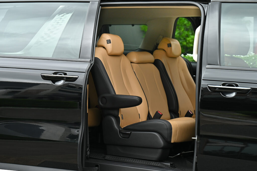 KIA CARNIVAL ดีเซล 2.2 EX 8AT ปี 2022 โลโก้ใหม่ 11 ที่นั่ง มีประวัติศูนย์ ขับดีมาก ไม่มีอุบัติเหตุ