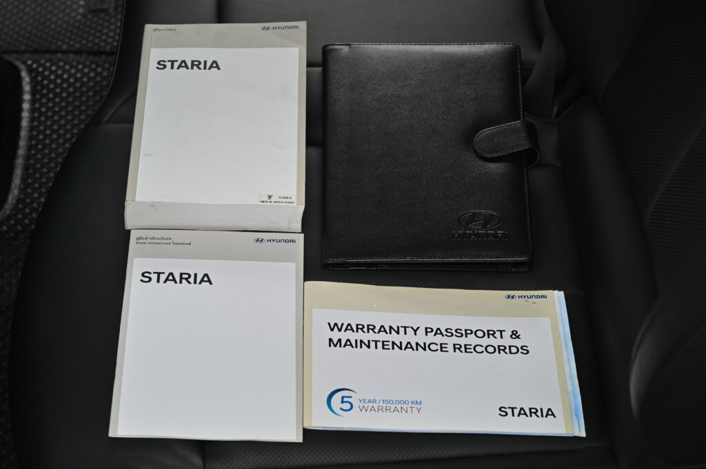 65,033 km Hyundai Staria PREMIUM 2.2 รุ่น TOP สุด หลังคา Sunroof เบาะ VIP 7 ที่นั่ง รถมือเดียวสภาพดี