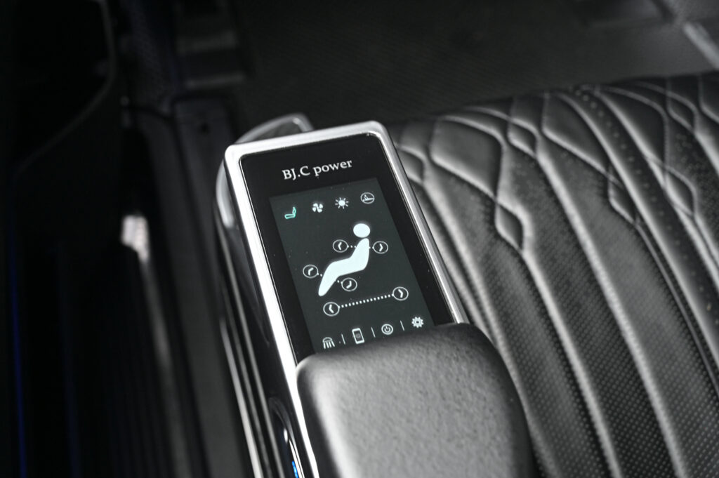 65,033 km Hyundai Staria PREMIUM 2.2 รุ่น TOP สุด หลังคา Sunroof เบาะ VIP 7 ที่นั่ง รถมือเดียวสภาพดี