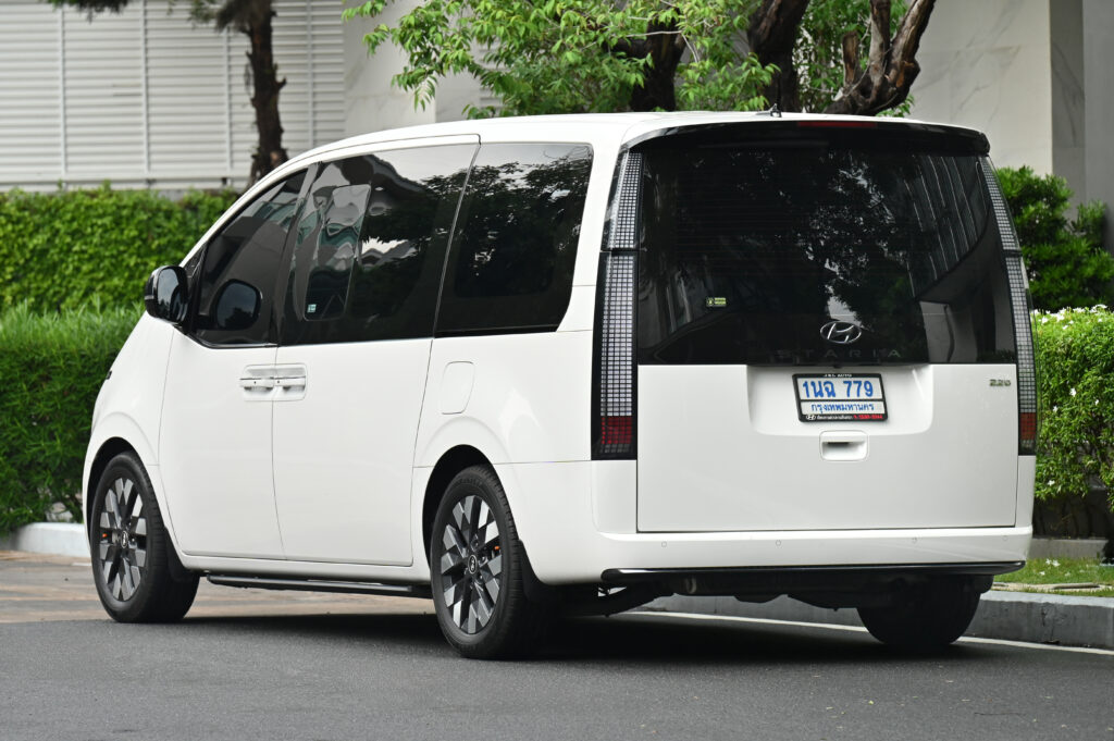 65,033 km Hyundai Staria PREMIUM 2.2 รุ่น TOP สุด หลังคา Sunroof เบาะ VIP 7 ที่นั่ง รถมือเดียวสภาพดี