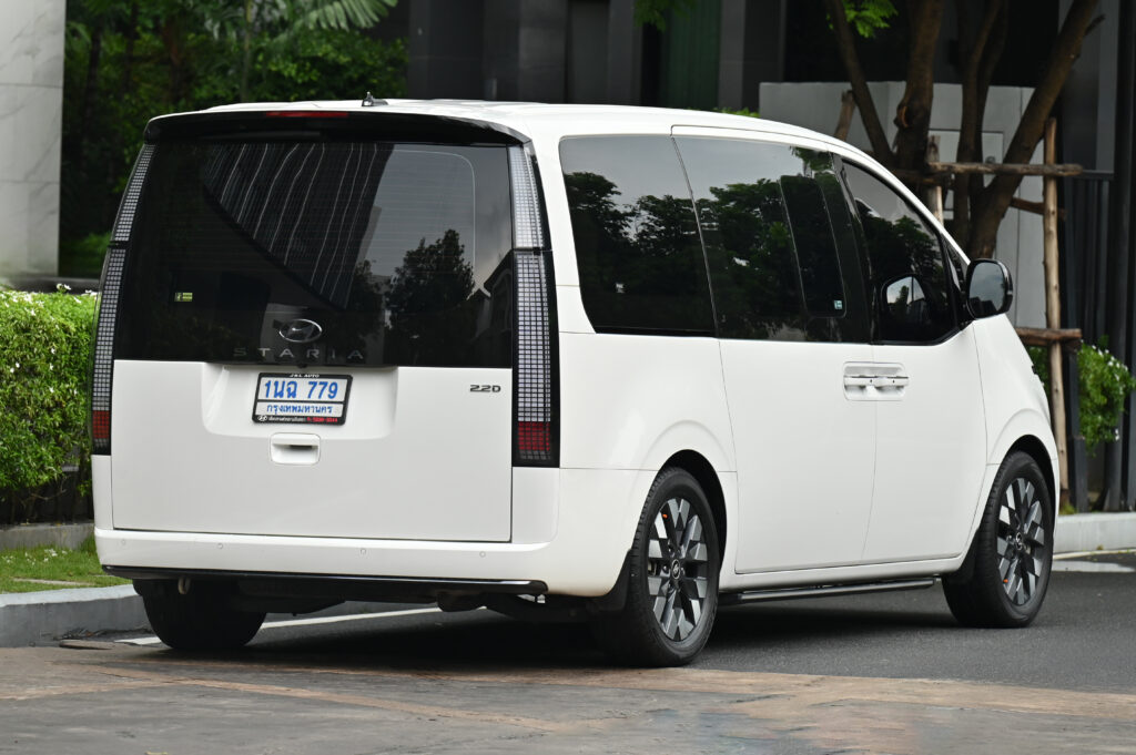 65,033 km Hyundai Staria PREMIUM 2.2 รุ่น TOP สุด หลังคา Sunroof เบาะ VIP 7 ที่นั่ง รถมือเดียวสภาพดี
