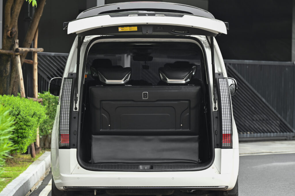 65,033 km Hyundai Staria PREMIUM 2.2 รุ่น TOP สุด หลังคา Sunroof เบาะ VIP 7 ที่นั่ง รถมือเดียวสภาพดี