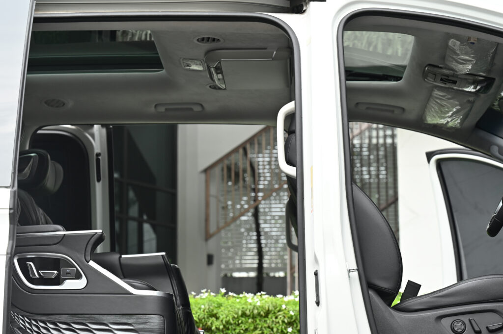 65,033 km Hyundai Staria PREMIUM 2.2 รุ่น TOP สุด หลังคา Sunroof เบาะ VIP 7 ที่นั่ง รถมือเดียวสภาพดี