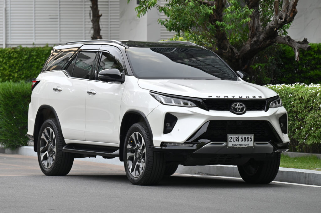 70,696 km Fortuner 2.4 LEGENDER รถบ้านมือเดียวสภาพดีมาก ประวัติศูนย์โตโยต้าตามระยะ ไม่มีอุบัติเหตุ