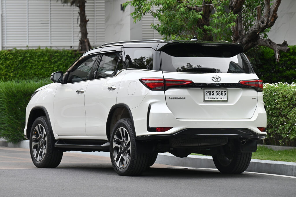 70,696 km Fortuner 2.4 LEGENDER รถบ้านมือเดียวสภาพดีมาก ประวัติศูนย์โตโยต้าตามระยะ ไม่มีอุบัติเหตุ