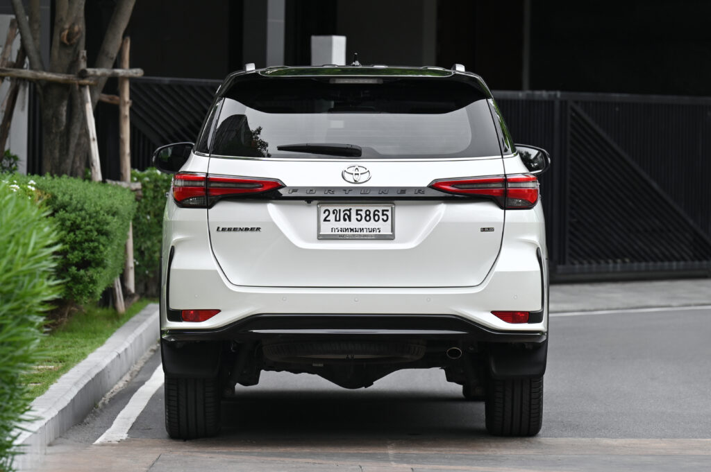 70,696 km Fortuner 2.4 LEGENDER รถบ้านมือเดียวสภาพดีมาก ประวัติศูนย์โตโยต้าตามระยะ ไม่มีอุบัติเหตุ