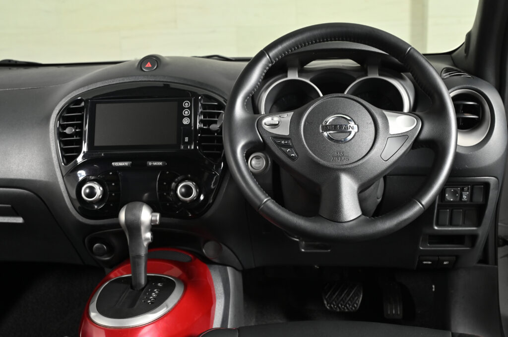 72,827 km Nissan Juke 1.6V รุ่น Top สวยมาก ปี 2015 แท้ รถบ้านมือเดียวสภาพดีเยี่ยมไม่มีอุบัติเหตุครับ
