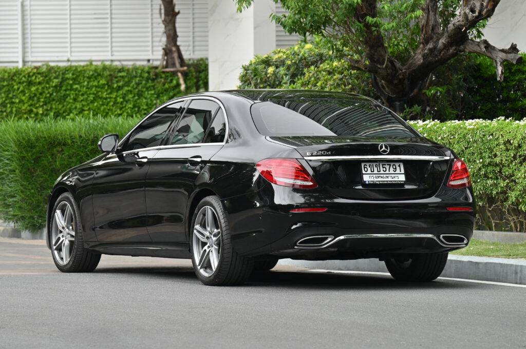 BENZ E220 d AMG Dynamic W213 สีดำ ภายในสีน้ำตาล Saddle Brown สวยมาก ออกศูนย์เบนซ์ทองหล่อสภาพดีเยี่ยม