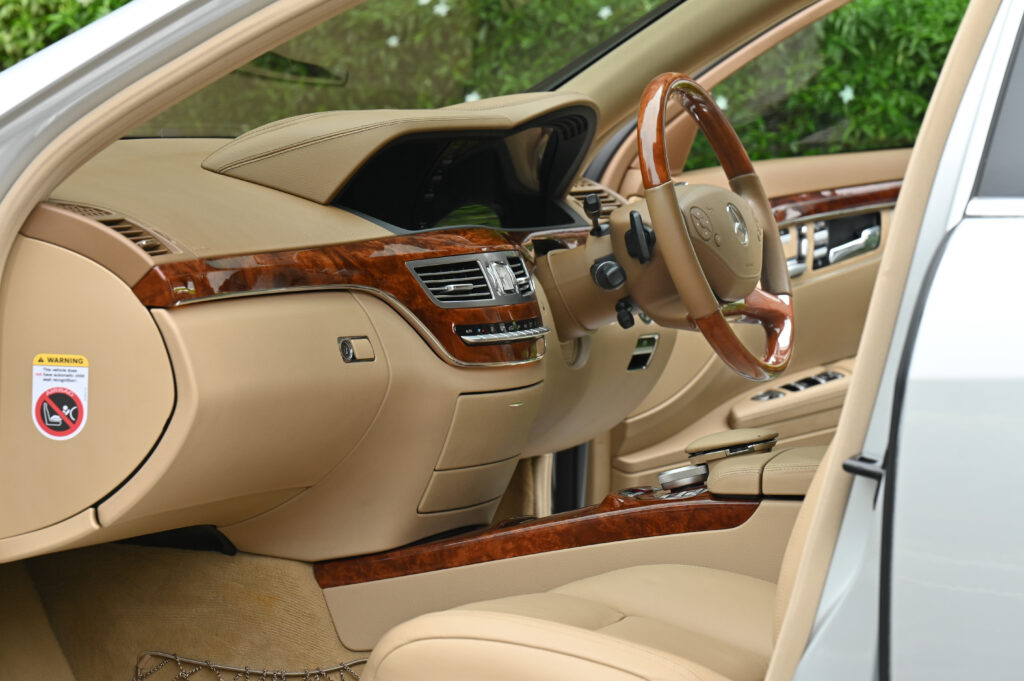 72,575 km Benz S300 L AMG Facelift ปี 2011 ศูนย์เบนซ์ไทย อดีตรถสถานเอกอัครราชทูตสหรัฐอาหรับเอมิเรตส์