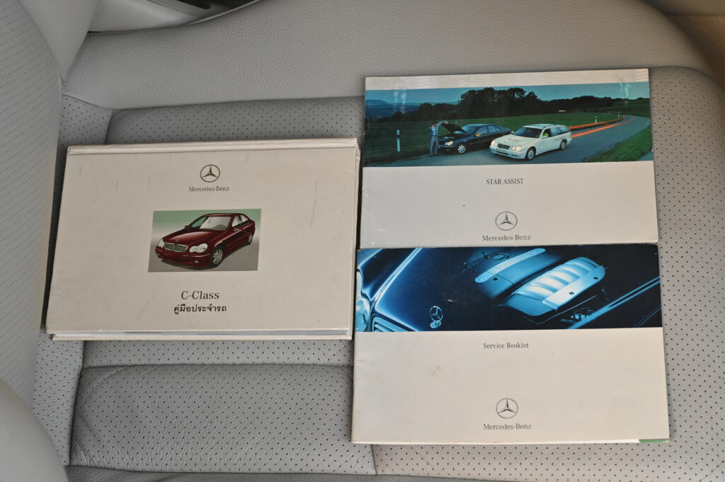 57,942 km BENZ C180 KOMPRESSOR ELEGANCE NEW GEN รถบ้านใช้งานน้อยมากสภาพดีเยี่ยมไม่มีอุบัติเหตุครับ