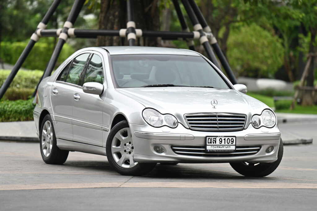 57,942 km BENZ C180 KOMPRESSOR ELEGANCE NEW GEN รถบ้านใช้งานน้อยมากสภาพดีเยี่ยมไม่มีอุบัติเหตุครับ