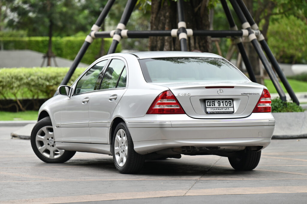 57,942 km BENZ C180 KOMPRESSOR ELEGANCE NEW GEN รถบ้านใช้งานน้อยมากสภาพดีเยี่ยมไม่มีอุบัติเหตุครับ