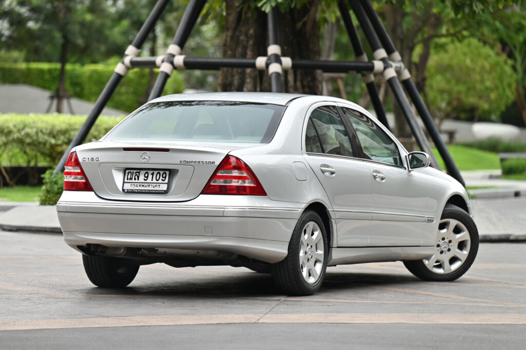 57,942 km BENZ C180 KOMPRESSOR ELEGANCE NEW GEN รถบ้านใช้งานน้อยมากสภาพดีเยี่ยมไม่มีอุบัติเหตุครับ