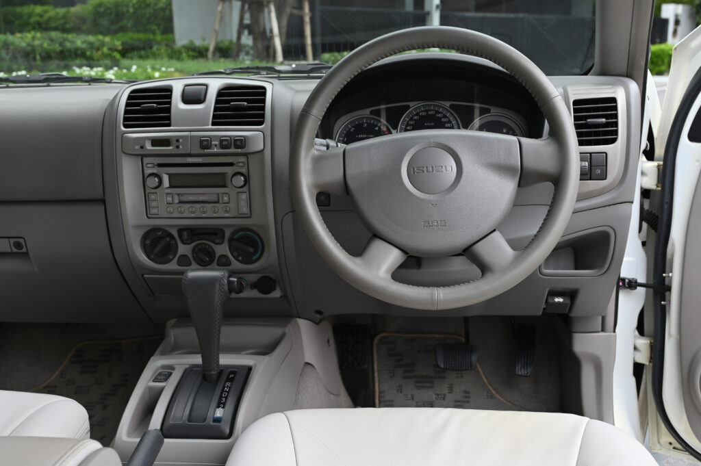 102,414 km ISUZU MU-7 I-TEQ 3.0 Ddi 4WD AT รุ่น TOP สุด รถบ้านมือเดียวซื้อเงินสดลำดับที่ 1 สวยมาก