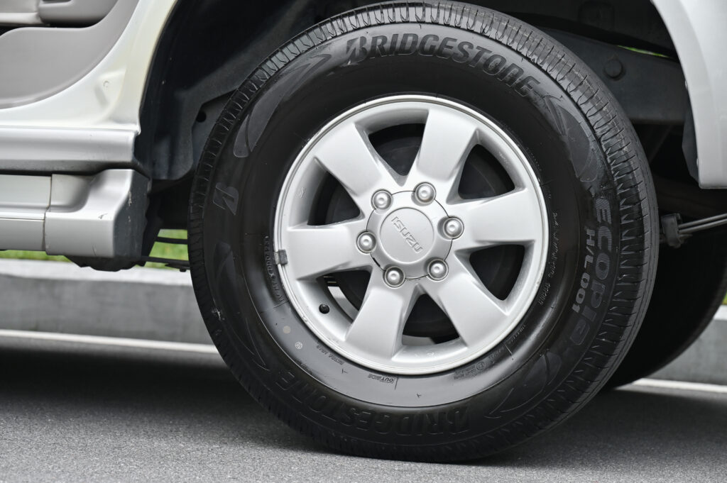 102,414 km ISUZU MU-7 I-TEQ 3.0 Ddi 4WD AT รุ่น TOP สุด รถบ้านมือเดียวซื้อเงินสดลำดับที่ 1 สวยมาก