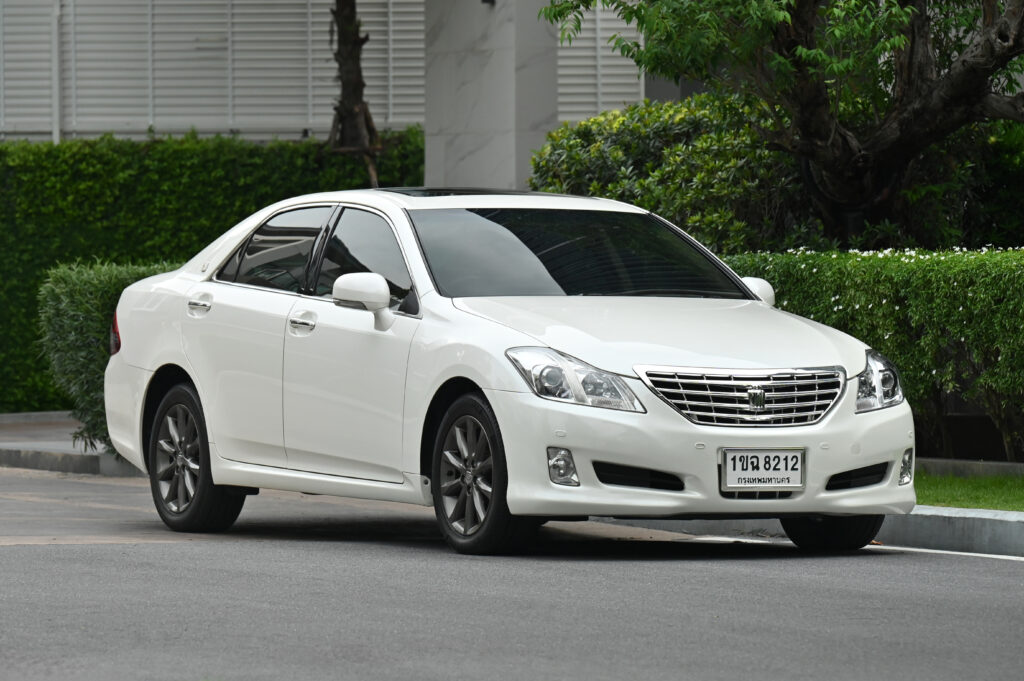 Toyota Crown 2.5 Royal Saloon อดีตรถสำนักพระราชวัง ทะเบียนเดิมหมวด ดส xxxx กทม รถสวยสภาพดีน่าใช้มาก